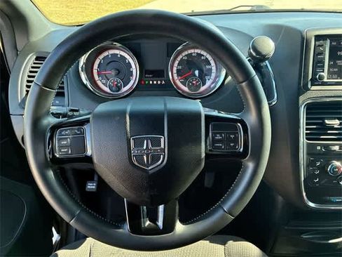 Used 2019 Dodge Grand Caravan SE image 17