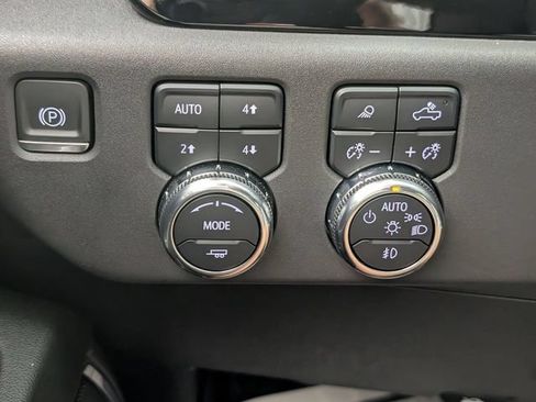 Used 2024 GMC Sierra 1500 SLT w/ SLT Premium Plus Package AWD/4WD image 14