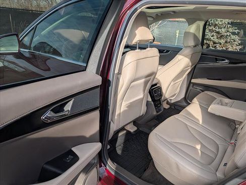 Certified 2022 Lincoln Nautilus Reserve image 25