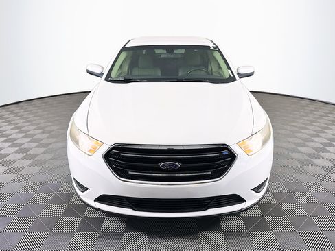 Used 2016 Ford Taurus SE image 2