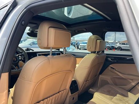 Used 2018 Porsche Macan AWD/4WD image 9