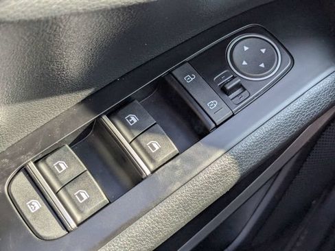 Used 2025 Kia Soul LX w/ LX Technology Package FWD image 21