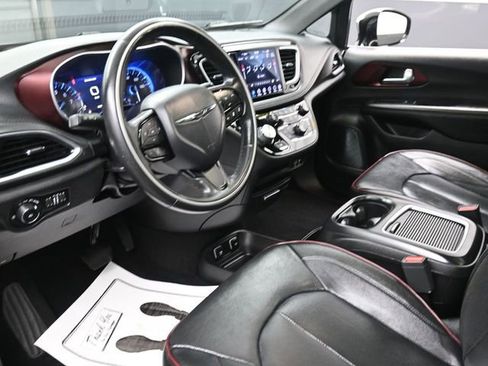 Used 2019 Chrysler Pacifica Limited w/ Advanced Safetytec Group image 14