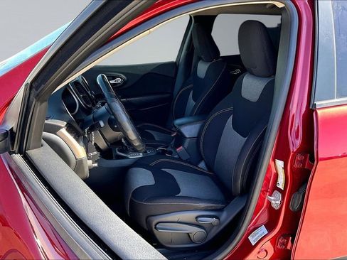 Certified 2016 Jeep Cherokee Sport FWD image 3