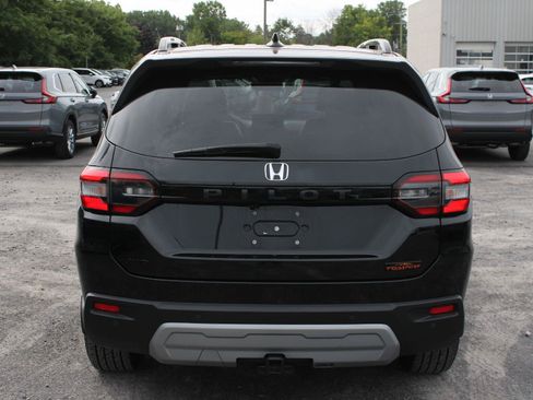 Used 2025 Honda Pilot TrailSport image 6