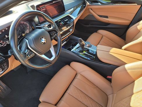 Used 2021 BMW 530i w/ Premium Package RWD image 9