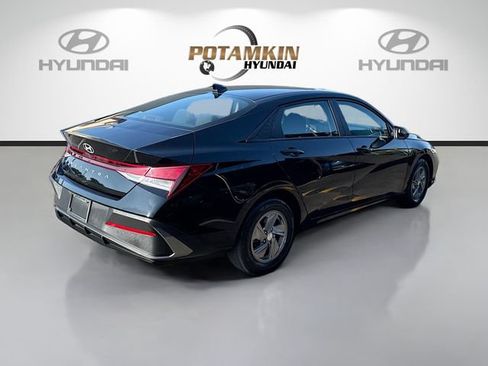 Used 2025 Hyundai Elantra SE FWD image 5