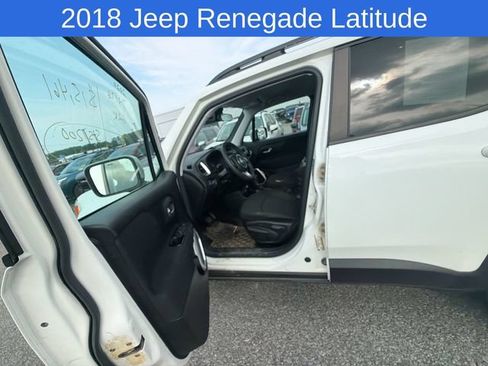 Used 2018 Jeep Renegade Latitude AWD/4WD image 2