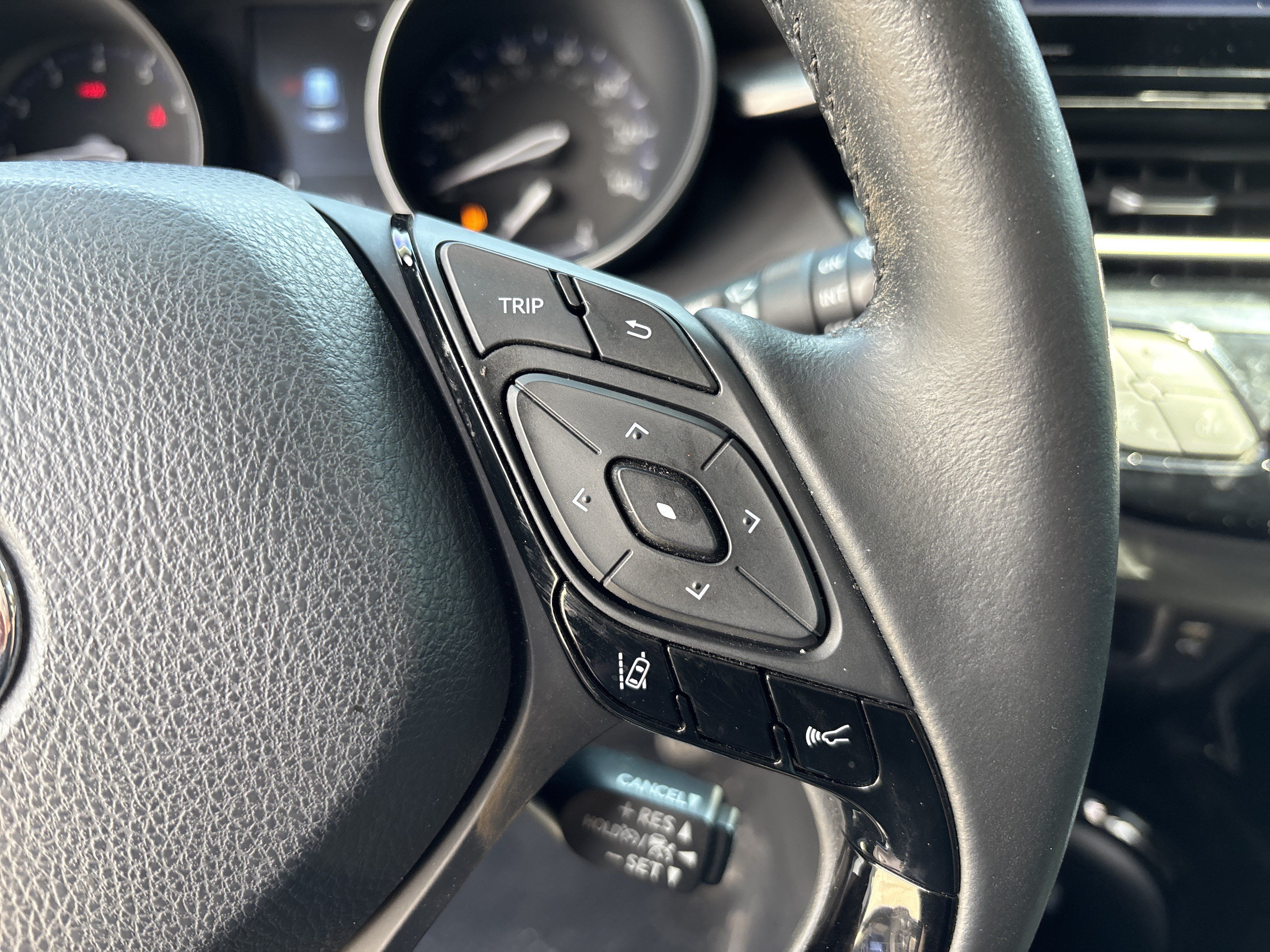 Used 2021 Toyota C-HR Limited FWD image 18