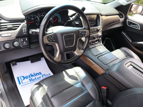Used 2019 GMC Yukon XL Denali w/ Denali Ultimate Package AWD/4WD image 32