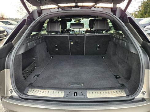 Certified 2022 Land Rover Range Rover Velar R-Dynamic S image 8