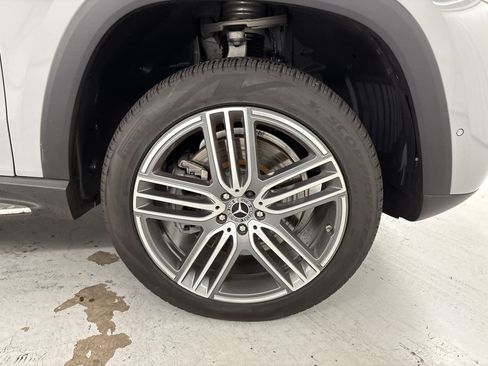 Used 2025 Mercedes-Benz GLS 450 4MATIC image 12