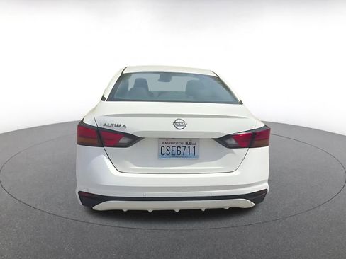 Used 2025 Nissan Altima 2.5 SV FWD image 12