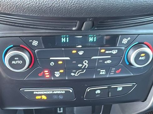 Certified 2018 Ford Escape SE w/ SE Sync 3 Package image 24