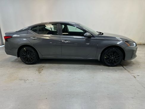 New 2025 Nissan Altima 2.5 SV image 9