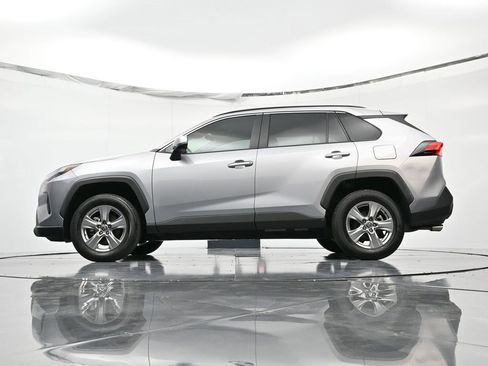 Used 2025 Toyota RAV4 XLE image 41
