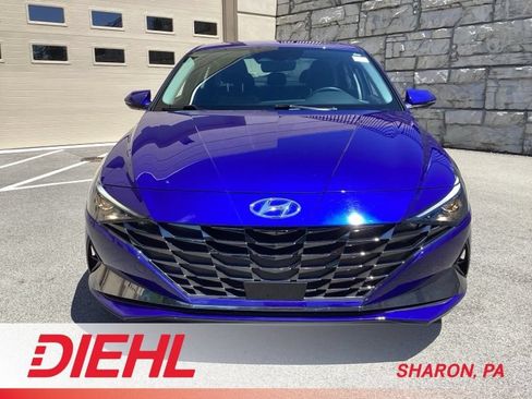 Used 2021 Hyundai Elantra SEL w/ Convenience + Premium Package FWD image 2