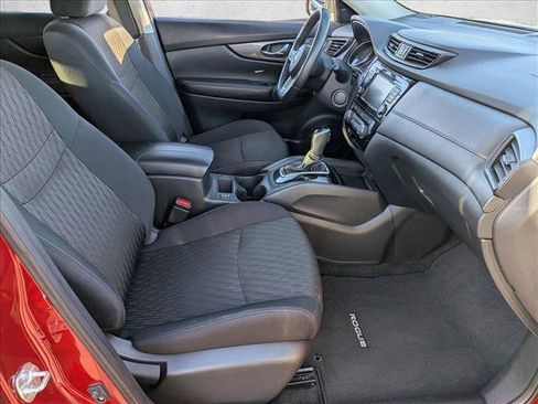 Used 2019 Nissan Rogue SV image 19