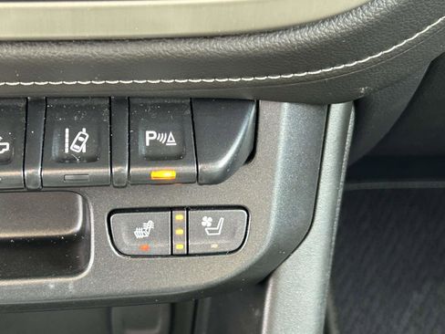 Used 2022 GMC Canyon Denali image 28