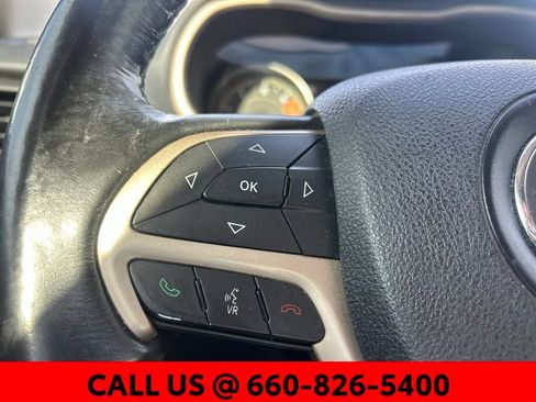 Used 2016 Jeep Cherokee Limited w/ Luxury Group AWD/4WD image 11