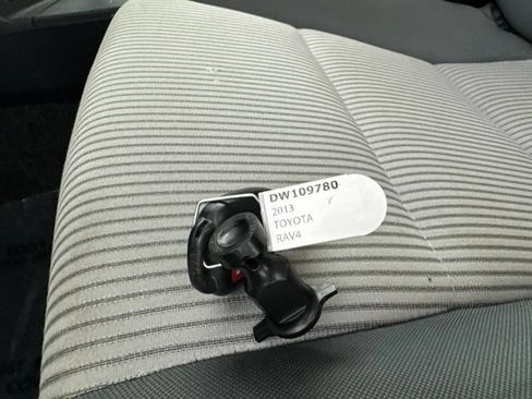 Used 2013 Toyota RAV4 LE AWD/4WD image 27