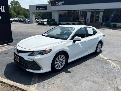 Used 2023 Toyota Camry LE FWD image 7