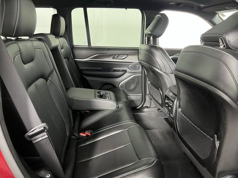 Certified 2024 Jeep Grand Cherokee Limited w/ Luxury Tech Group II image 31