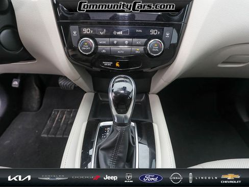 Used 2018 Nissan Rogue Sport SL w/ SL Premium Package image 19