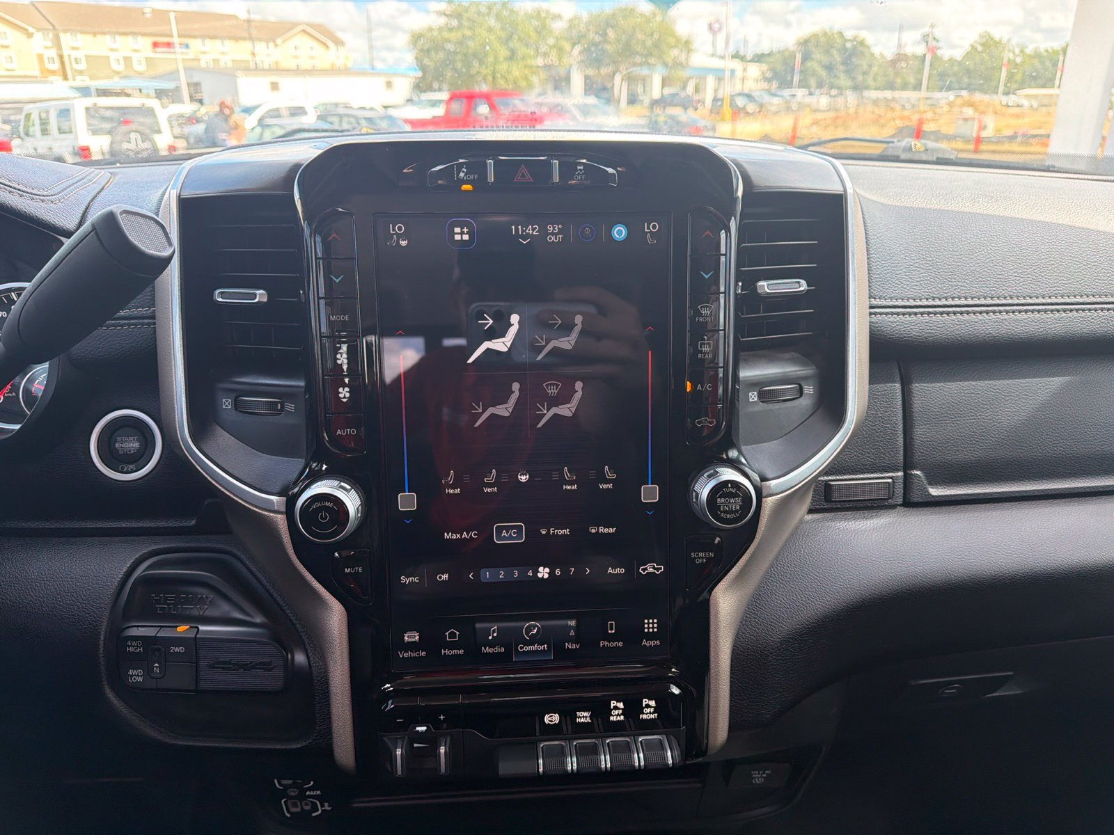 Used 2024 RAM 2500 Laramie w/ Safety Group AWD/4WD image 10