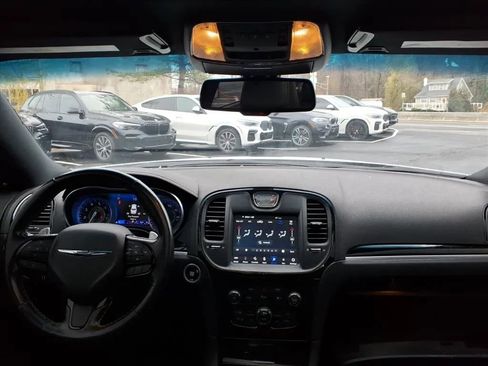Used 2022 Chrysler 300 S image 17