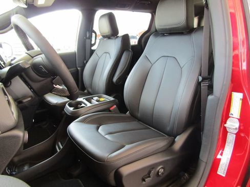 New 2027 Chrysler Pacifica Select AWD/4WD image 22