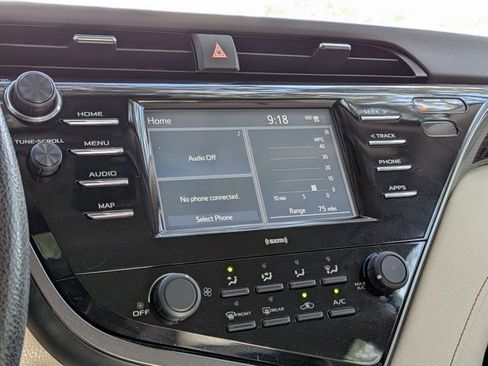 Used 2020 Toyota Camry LE image 6