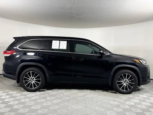 Used 2017 Toyota Highlander SE AWD/4WD image 9