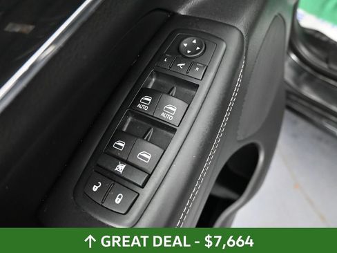 Used 2015 Jeep Grand Cherokee Overland AWD/4WD image 30