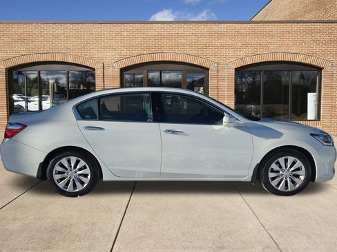 Used 2015 Honda Accord EX-L image 2