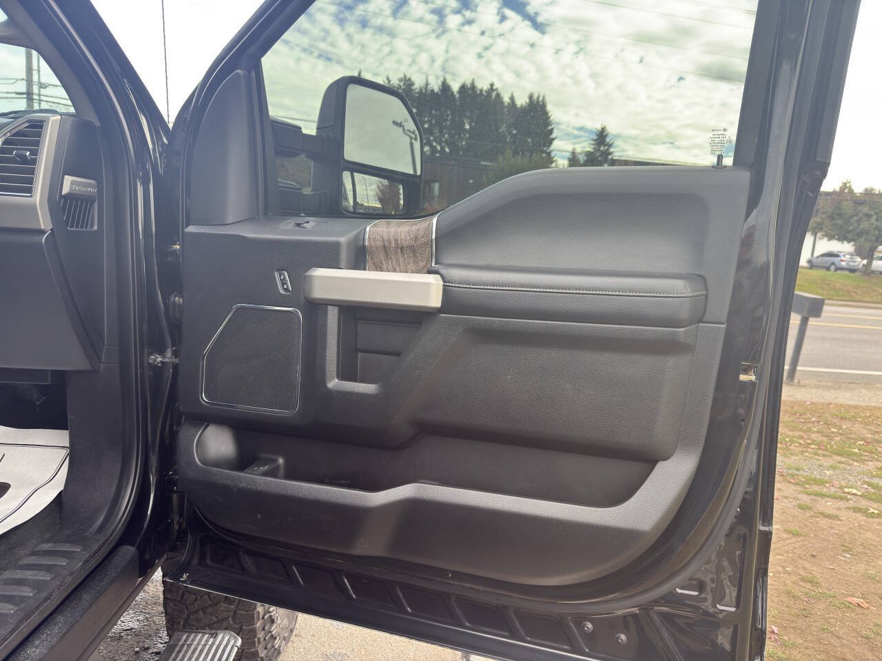 Used 2017 Ford F350 Lariat w/ FX4 4x4 Off Road Package image 13