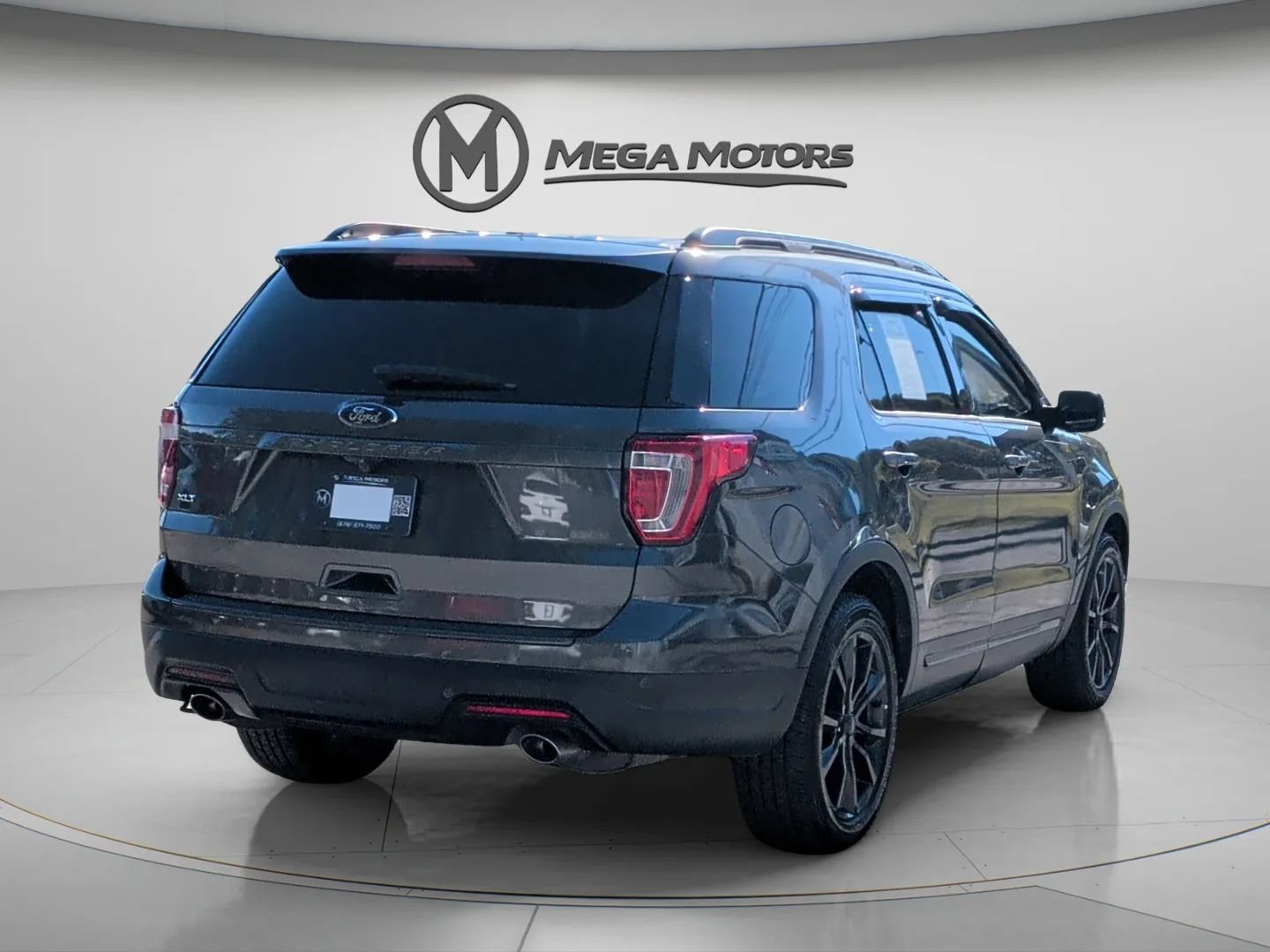 Used 2019 Ford Explorer XLT w/ Equipment Group 202A FWD image 7