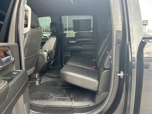 Used 2024 GMC Sierra 2500 SLT w/ SLT Premium Package image 10