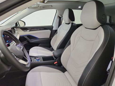 New 2025 Volkswagen Tiguan SE image 6