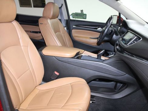 Used 2019 Buick Enclave Essence w/ LPO, Luxury Package image 27