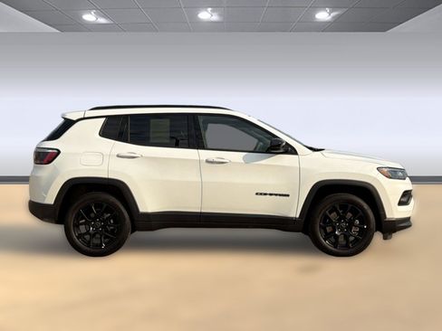 Used 2026 Jeep Compass Latitude AWD/4WD image 8