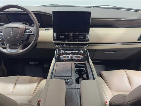 Used 2024 Lincoln Navigator Premiere image 20