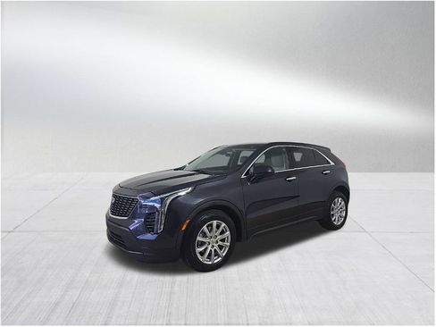 Used 2023 Cadillac XT4 Luxury image 2
