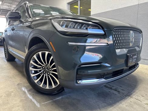 Used 2022 Lincoln Aviator AWD w/ Premium Package image 2