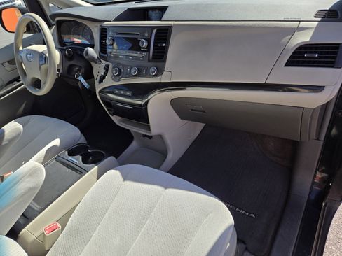 Used 2012 Toyota Sienna LE w/ Preferred Pkg image 14