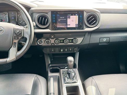 Used 2019 Toyota Tacoma TRD Off-Road AWD/4WD image 19