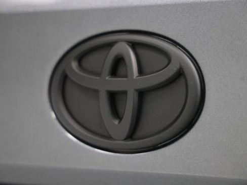 Used 2025 Toyota Sequoia Capstone AWD/4WD image 17