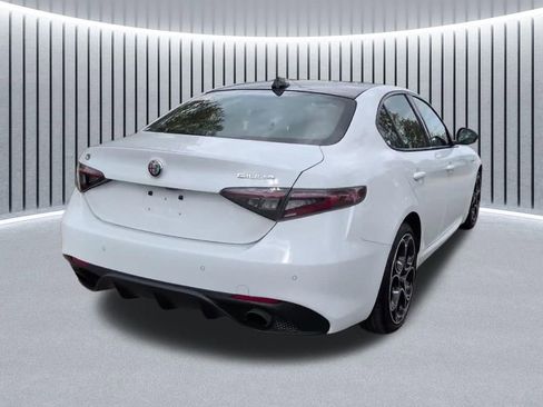 Used 2024 Alfa Romeo Giulia Veloce AWD/4WD image 7