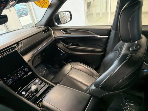 Used 2022 Jeep Grand Cherokee Overland image 31