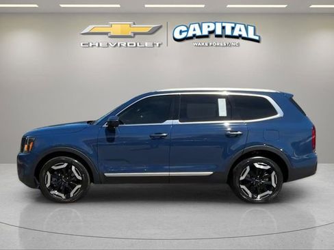 Used 2024 Kia Telluride S FWD image 2